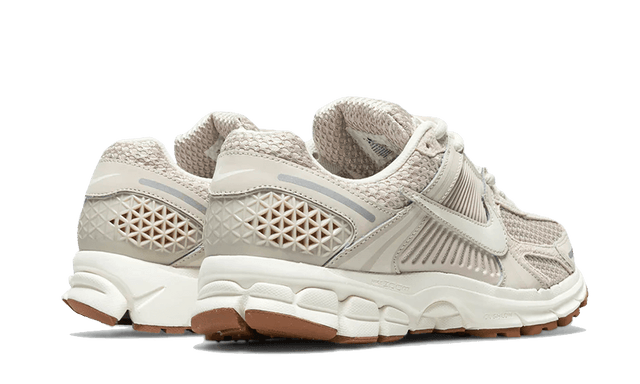 Nike Zoom Vomero 5 Light Orewood Brown — Bons prix — Luve Sneakers
