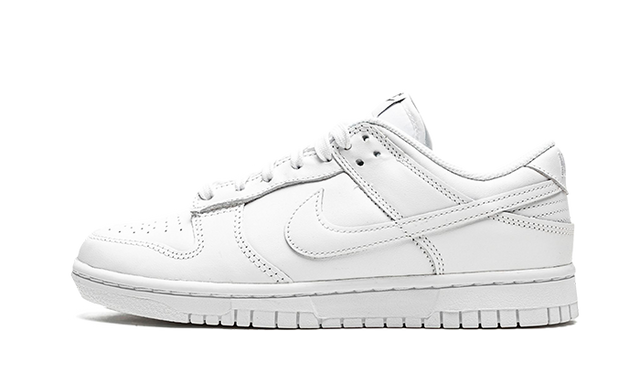 Nike Dunk Low Triple White (2021) (Women's) pointure 36,5 neuve et authentique, prix under-market, livraison rapide en Belgique – Luve Sneakers