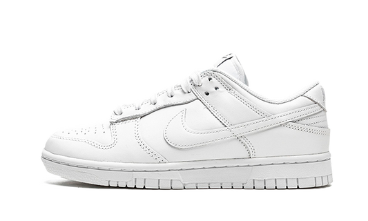 Nike Dunk Low Triple White (2021) (Women's) pointure 36,5 neuve et authentique, prix under-market, livraison rapide en Belgique – Luve Sneakers
