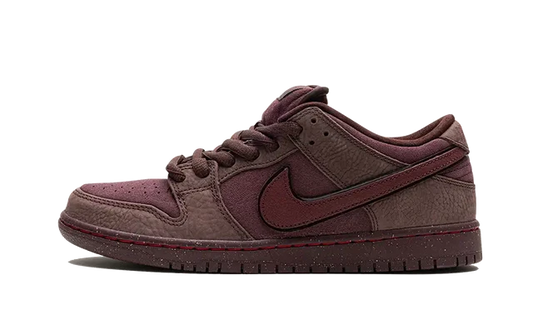 Nike SB Dunk Low City Of Love Burgundy Crush — Livraison 24h depuis la Belgique — Luve Sneakers