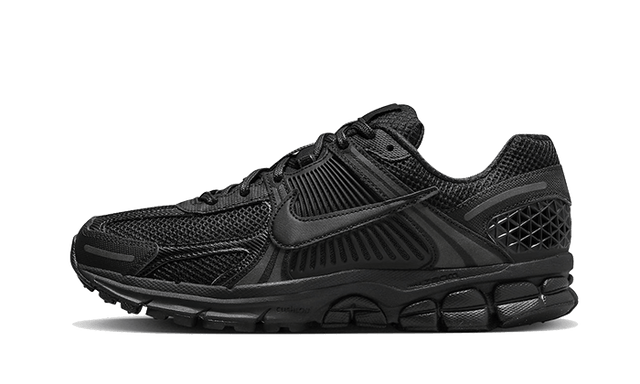Nike Zoom Vomero 5 SE Dark Grey Black White — Authentiques & neuves — Luve Sneakers