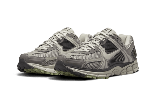 Nike Zoom Vomero 5 Cobblestone — Authentiques & neuves — Luve Sneakers