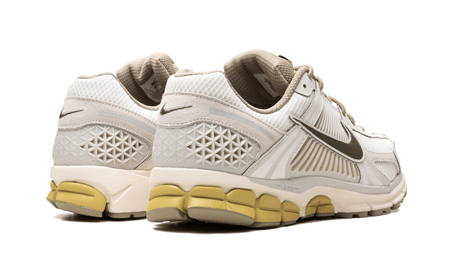 Nike Zoom Vomero 5 Light Bone Medium Olive — Bons prix — Luve Sneakers