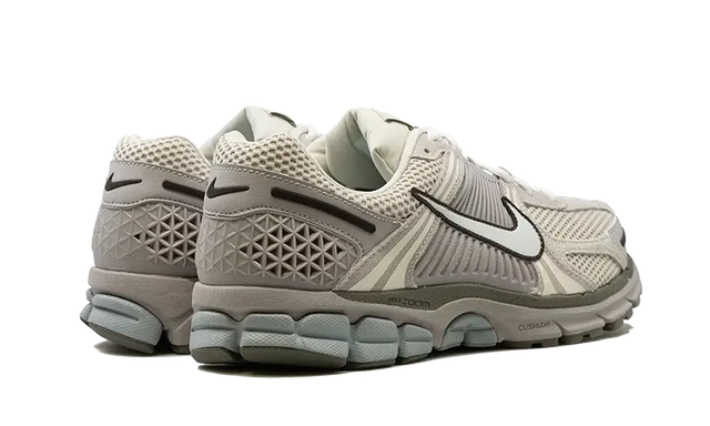 Nike Zoom Vomero 5 Light Orewood Brown Armory Blue — Bons prix — Luve Sneakers