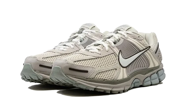 Nike Zoom Vomero 5 Light Orewood Brown Armory Blue — Authentiques & neuves — Luve Sneakers